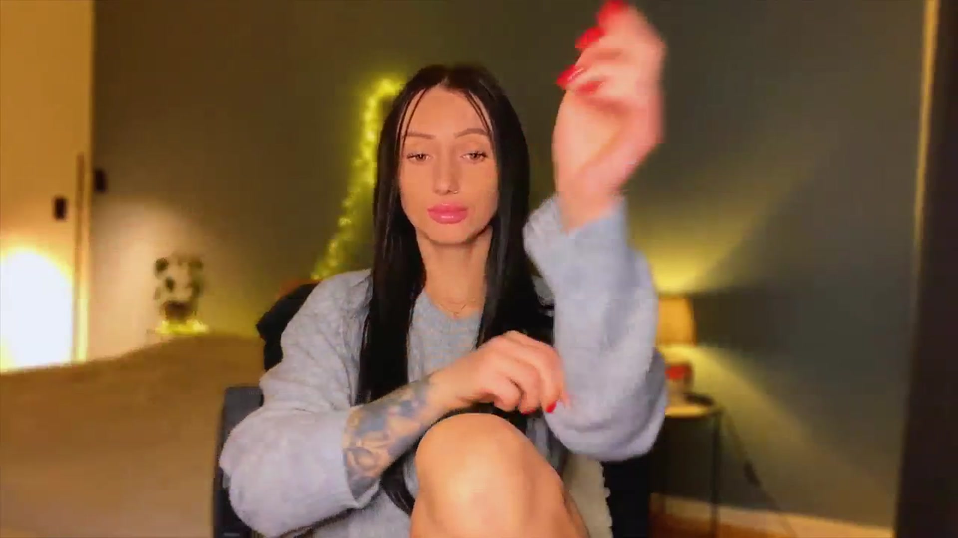 Gallery image thumbnail from AlexaAlexx's myfreecams stream on, 12/25/2023, 06:08 image 5 of 20