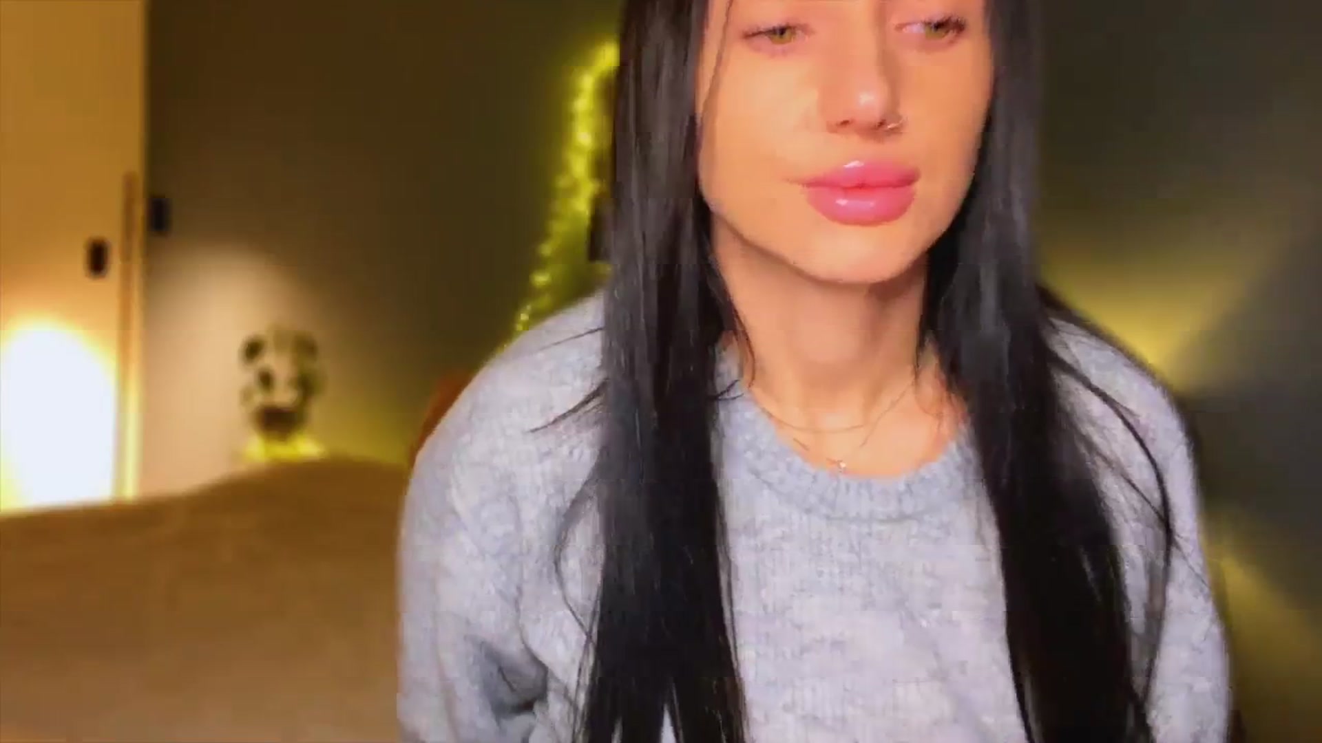 Gallery image thumbnail from AlexaAlexx's myfreecams stream on, 12/25/2023, 06:08 image 10 of 20