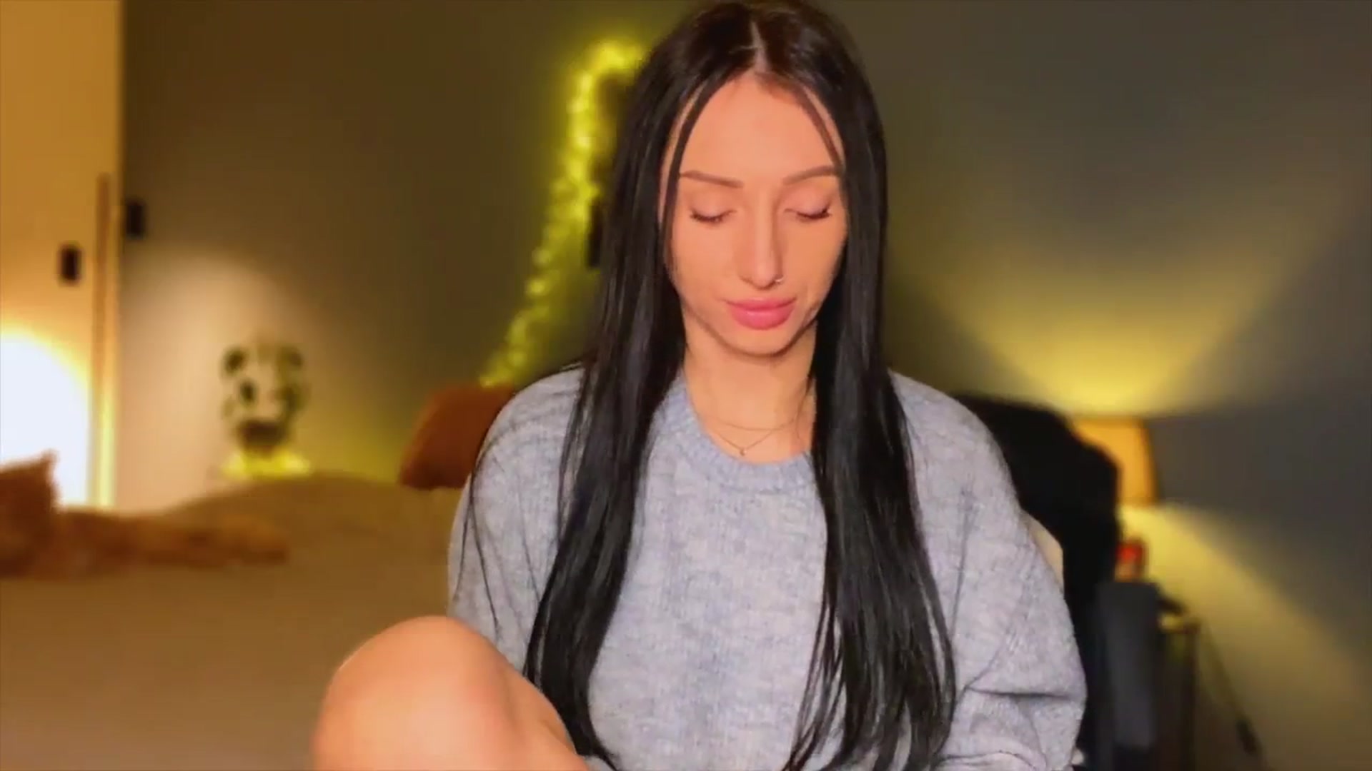 Gallery image thumbnail from AlexaAlexx's myfreecams stream on, 12/25/2023, 06:08 image 12 of 20