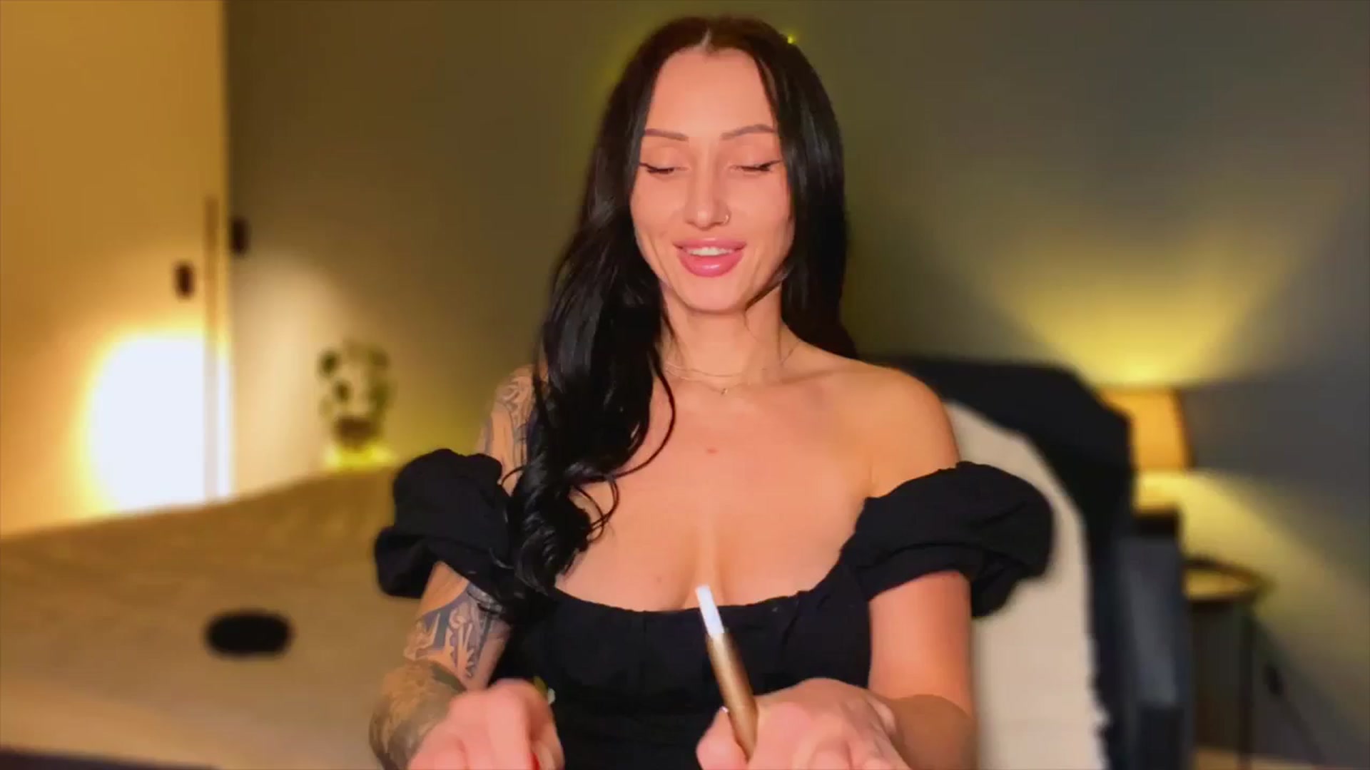 Gallery image thumbnail from AlexaAlexx's myfreecams stream on, 12/26/2023, 16:04 image 1 of 20