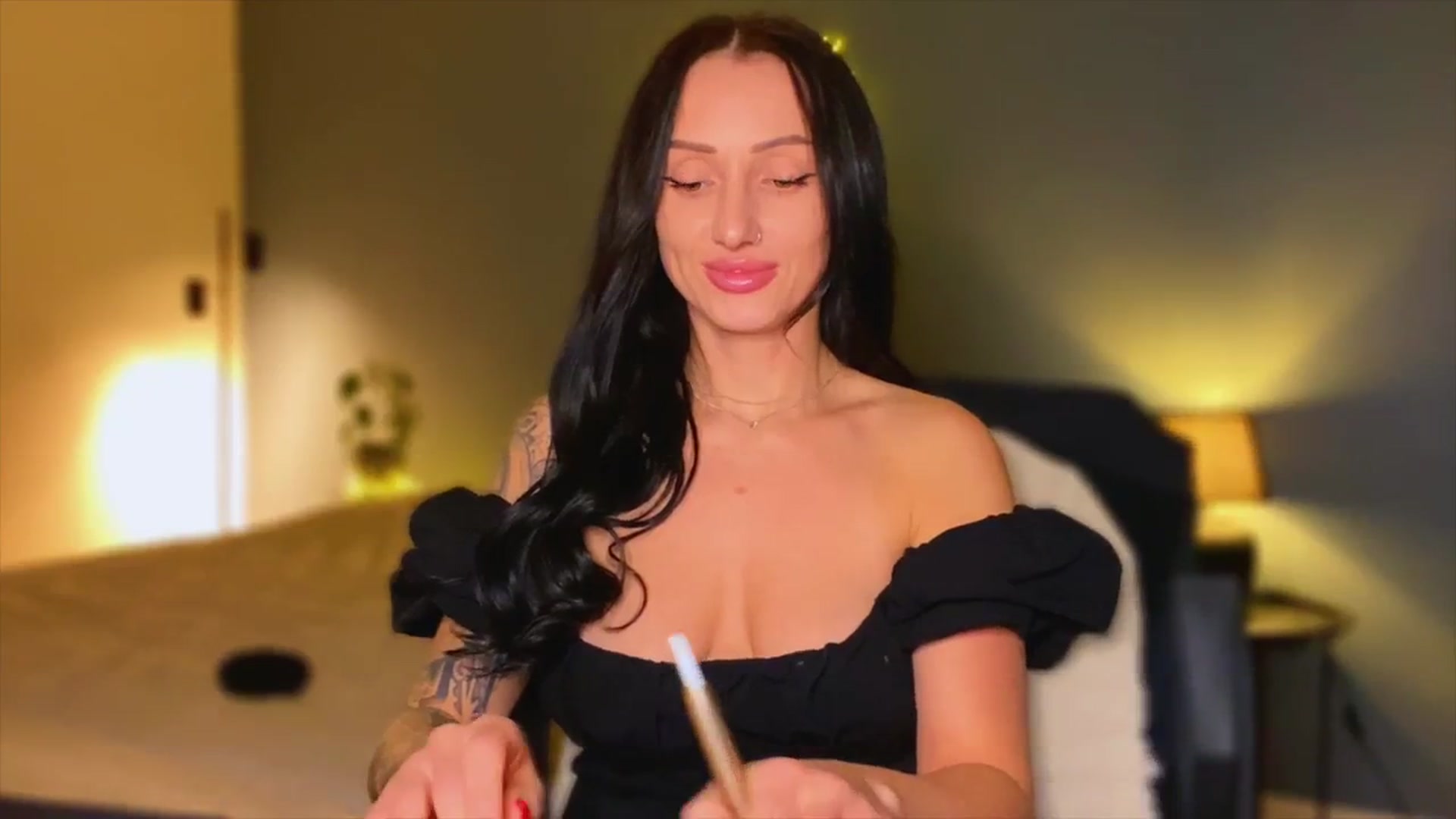 Gallery image thumbnail from AlexaAlexx's myfreecams stream on, 12/26/2023, 16:04 image 2 of 20