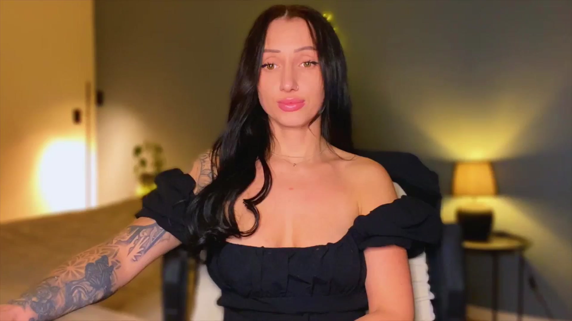 Gallery image thumbnail from AlexaAlexx's myfreecams stream on, 12/26/2023, 16:04 image 9 of 20