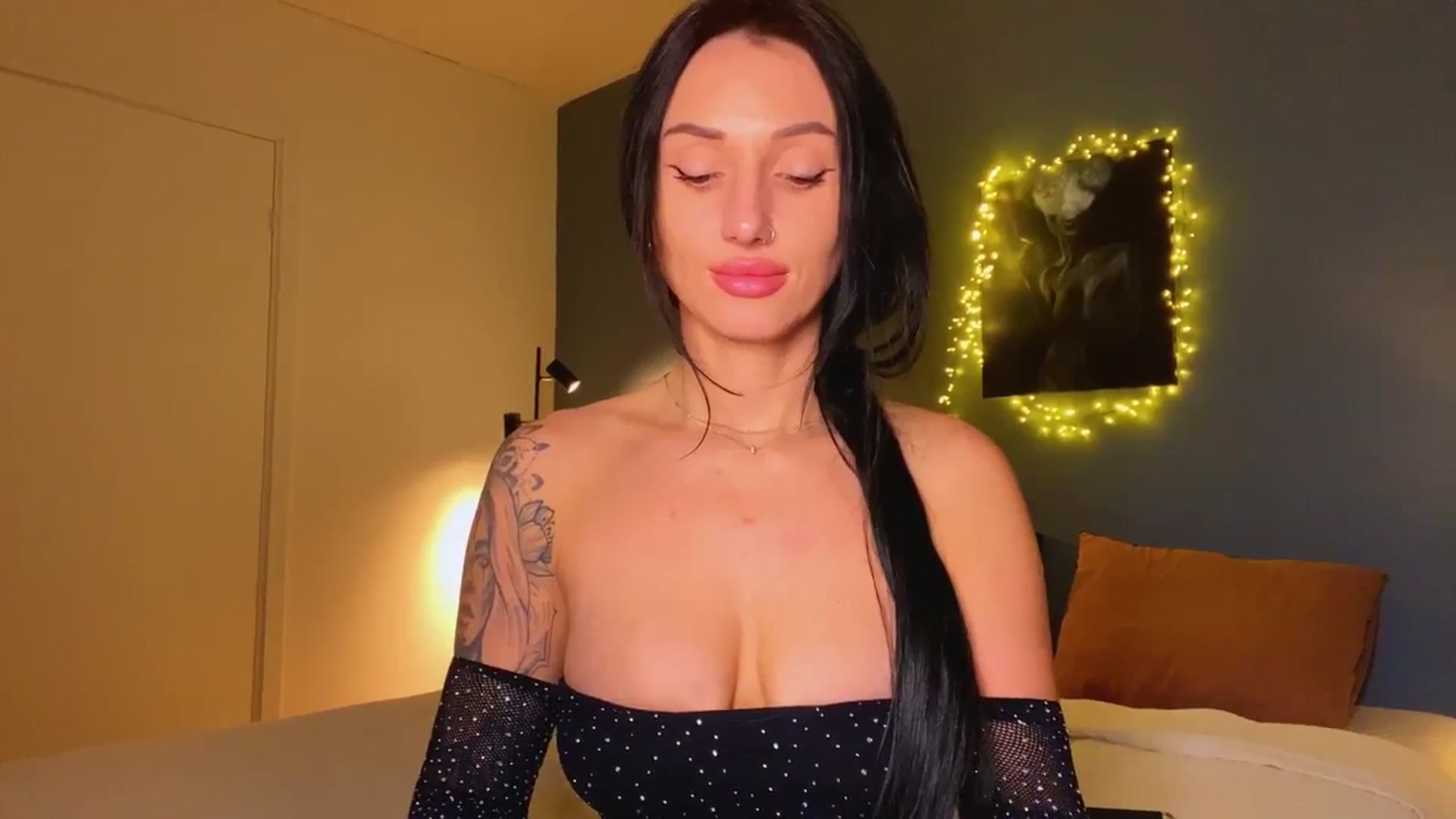 Gallery image thumbnail from AlexaAlexx's myfreecams stream on, 12/28/2023, 07:28 image 18 of 20