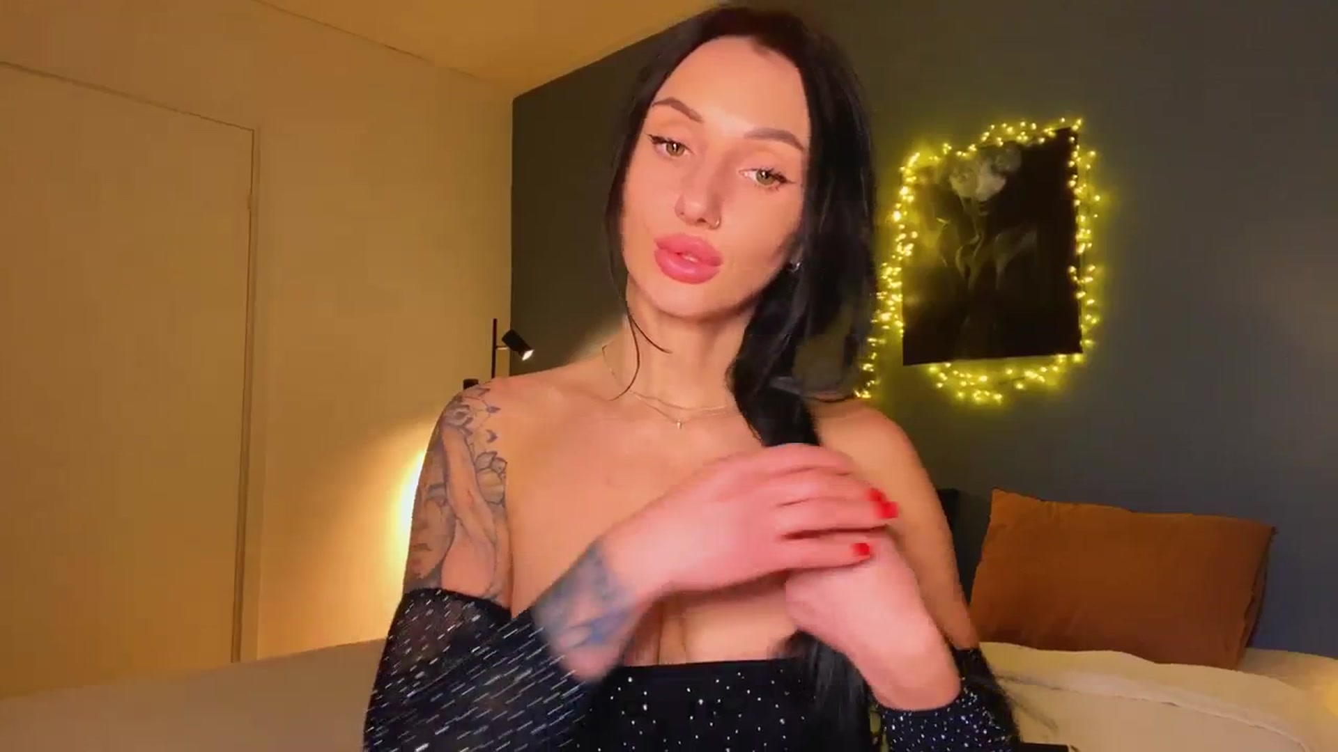 Gallery image thumbnail from AlexaAlexx's myfreecams stream on, 12/28/2023, 07:28 image 19 of 20