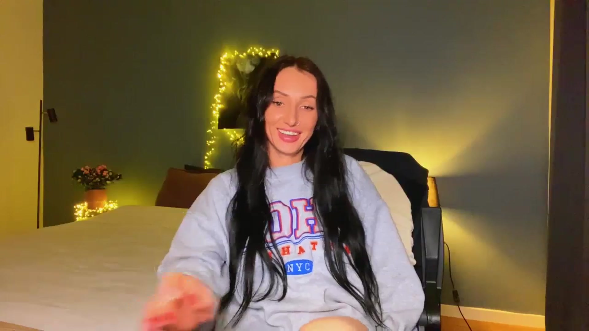 Gallery image thumbnail from AlexaAlexx's myfreecams stream on, 12/29/2023, 14:26 image 15 of 20