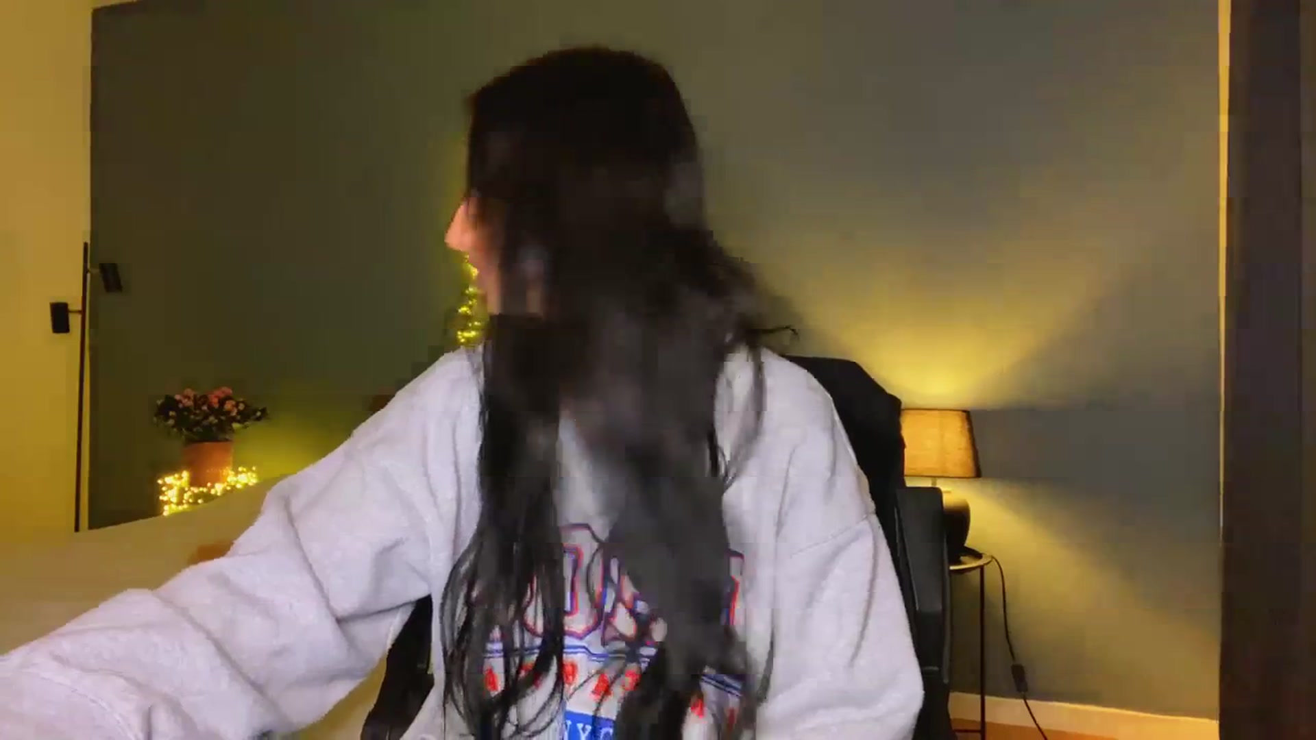 Gallery image thumbnail from AlexaAlexx's myfreecams stream on, 12/29/2023, 16:06 image 2 of 20