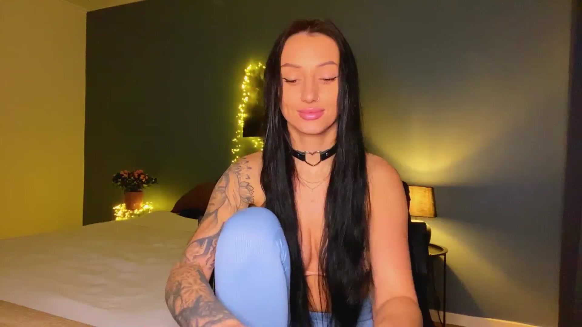 Gallery image thumbnail from AlexaAlexx's myfreecams stream on, 12/31/2023, 07:08 image 2 of 20