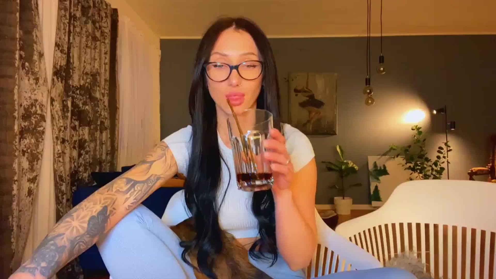 Gallery image thumbnail from AlexaAlexx's myfreecams stream on, 01/07/2024, 15:01 image 10 of 20