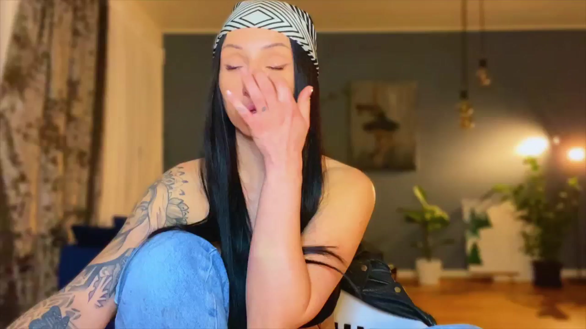Gallery image thumbnail from AlexaAlexx's myfreecams stream on, 01/08/2024, 22:25 image 9 of 20