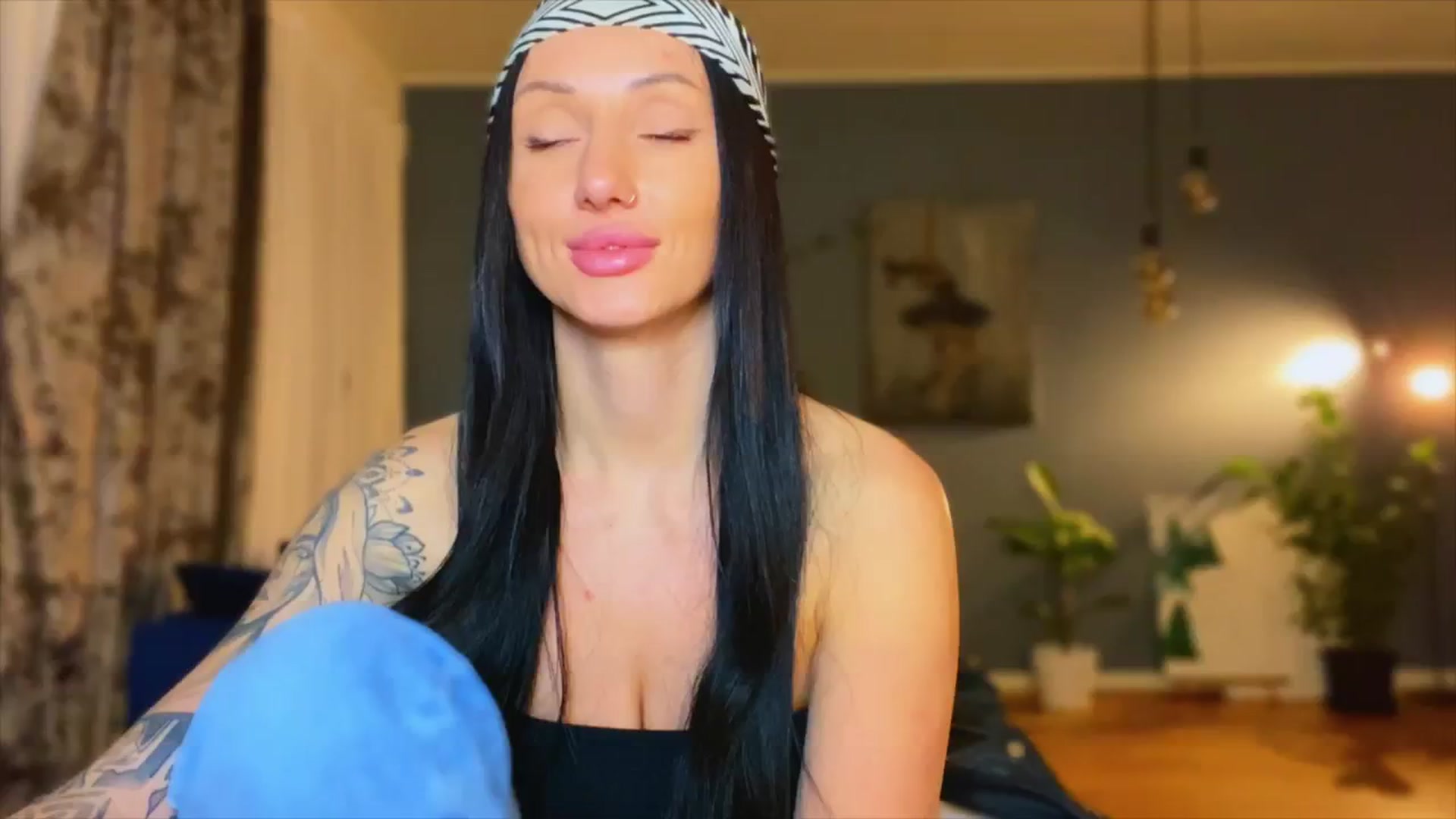 Gallery image thumbnail from AlexaAlexx's myfreecams stream on, 01/08/2024, 22:25 image 18 of 20