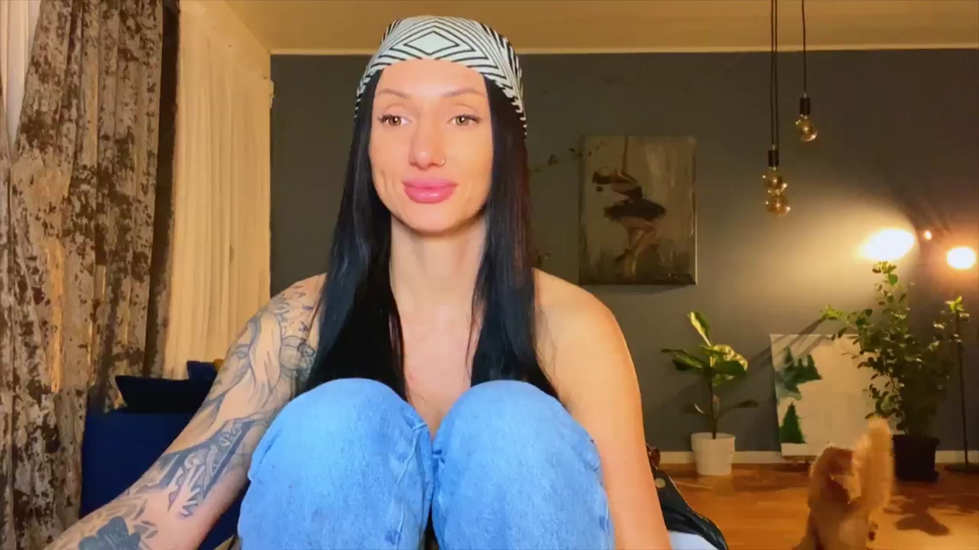 Gallery image thumbnail from AlexaAlexx's myfreecams stream on, 01/08/2024, 22:25 image 6 of 20