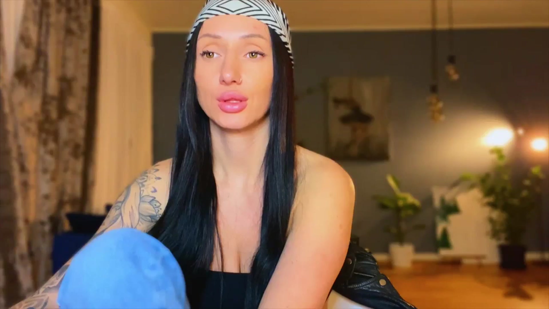 Gallery image thumbnail from AlexaAlexx's myfreecams stream on, 01/08/2024, 22:25 image 19 of 20