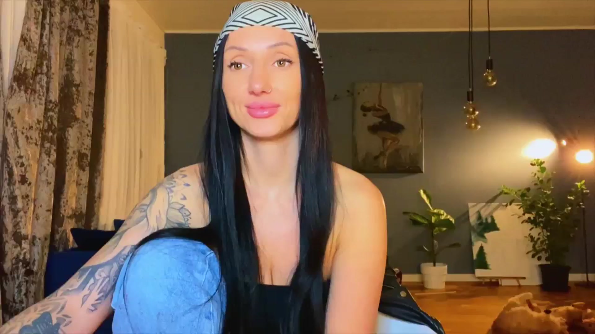 Gallery image thumbnail from AlexaAlexx's myfreecams stream on, 01/08/2024, 22:25 image 8 of 20