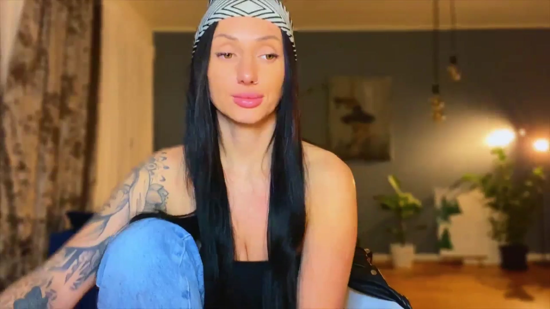 Gallery image thumbnail from AlexaAlexx's myfreecams stream on, 01/08/2024, 22:25 image 10 of 20