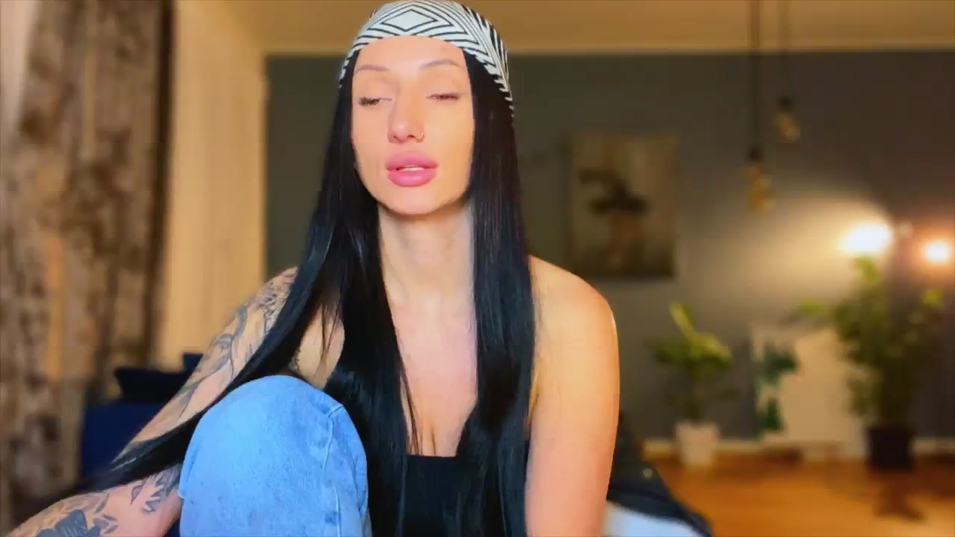 Gallery image thumbnail from AlexaAlexx's myfreecams stream on, 01/08/2024, 22:25 image 5 of 20