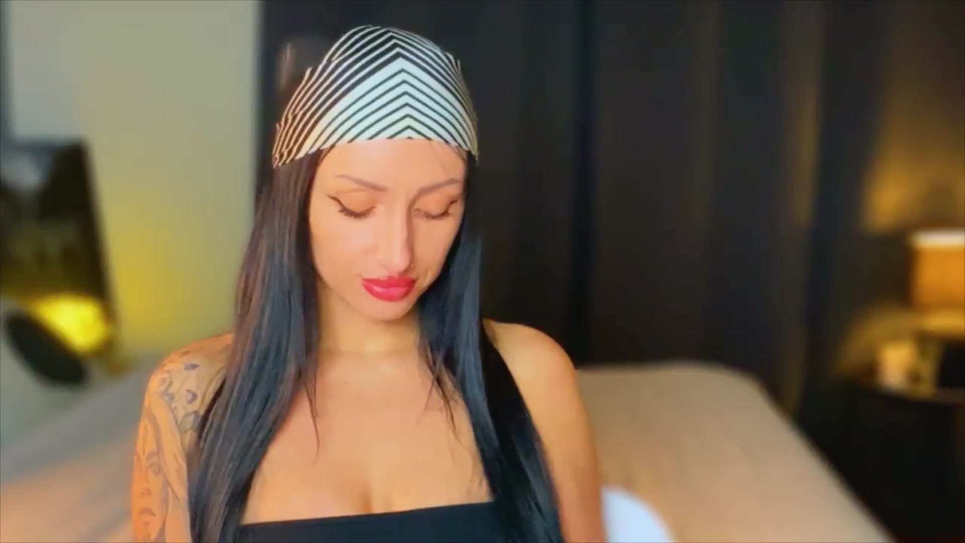 Gallery image thumbnail from AlexaAlexx's myfreecams stream on, 01/21/2024, 11:01 image 10 of 20