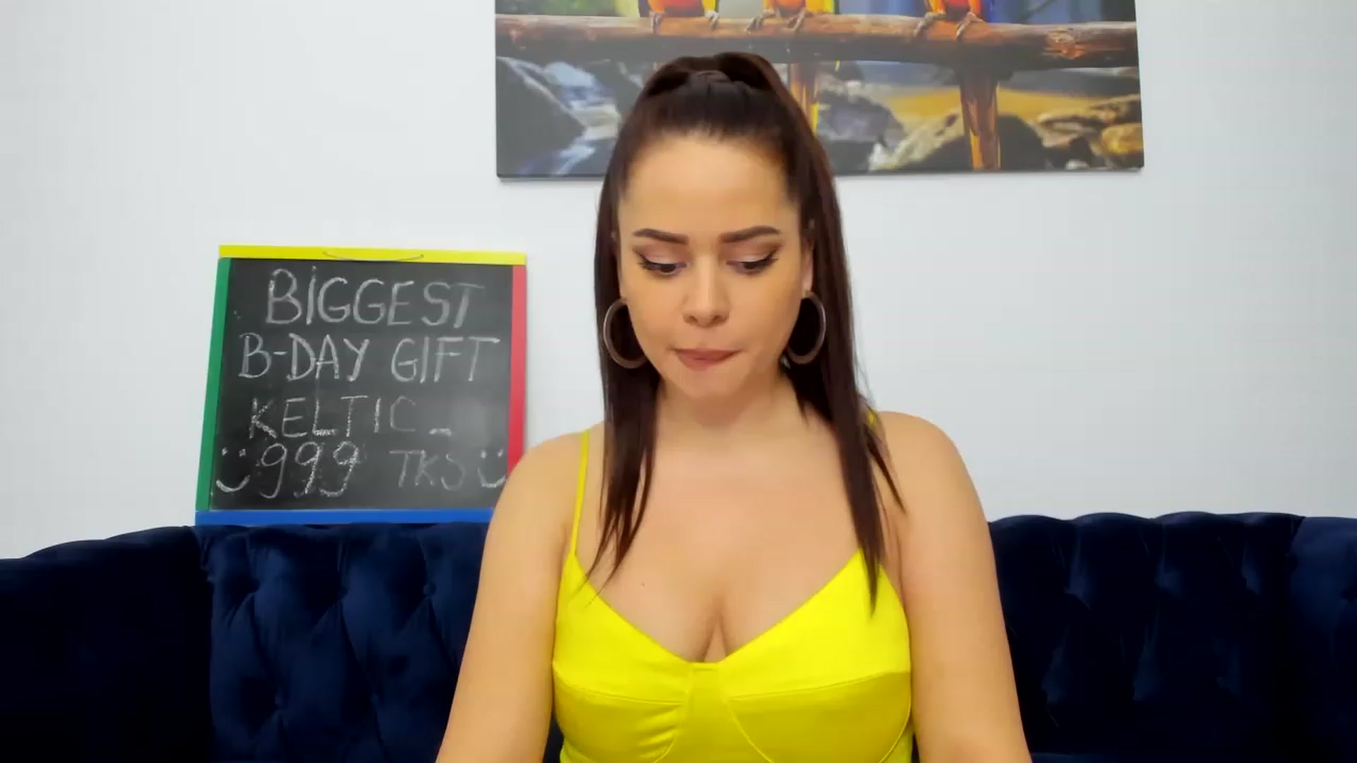 Gallery image thumbnail from AlexaAlly32's myfreecams stream on, 12/05/2022, 24:09 image 18 of 20