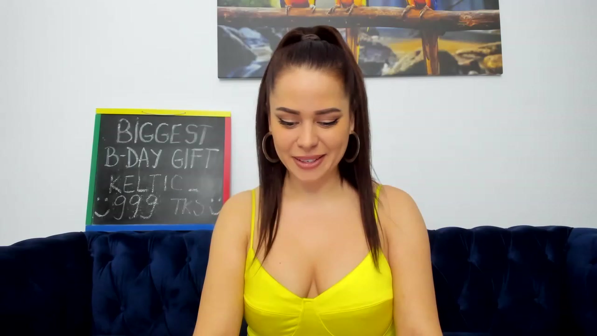Gallery image thumbnail from AlexaAlly32's myfreecams stream on, 12/05/2022, 24:09 image 19 of 20