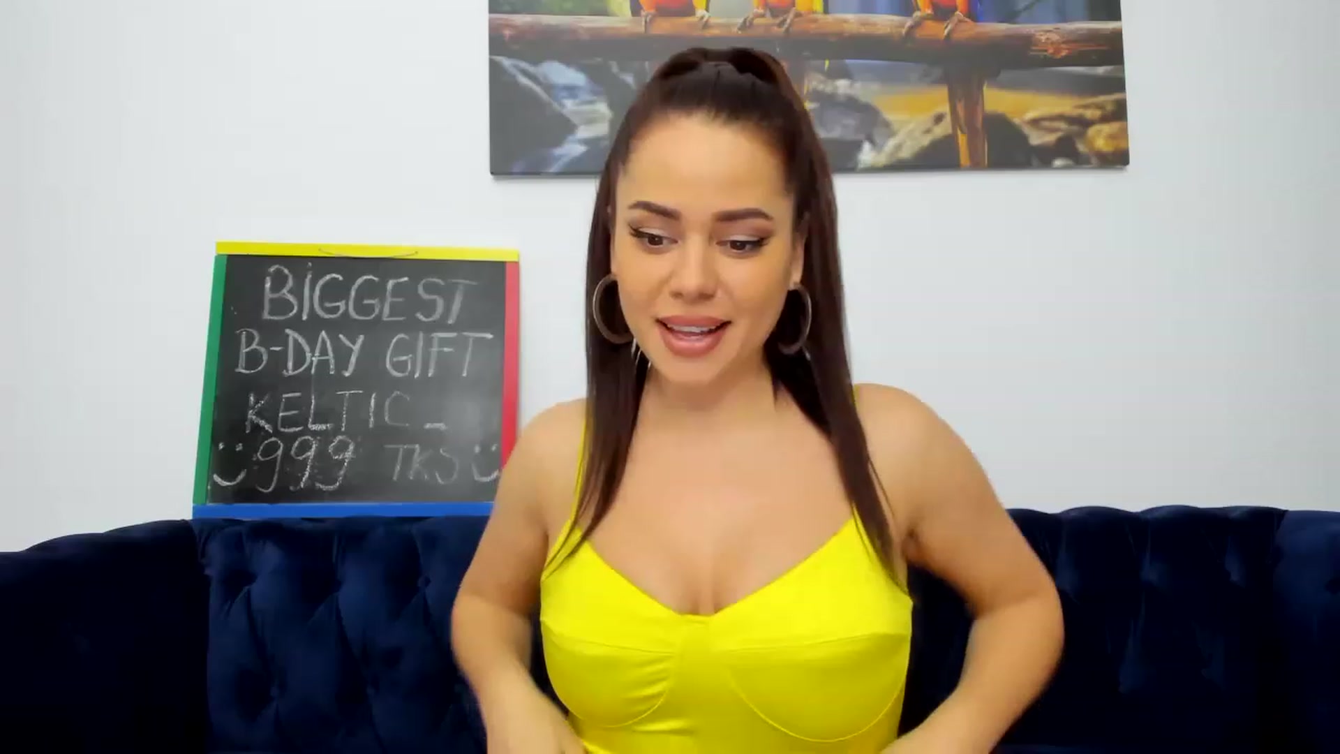 Gallery image thumbnail from AlexaAlly32's myfreecams stream on, 12/05/2022, 24:09 image 15 of 20
