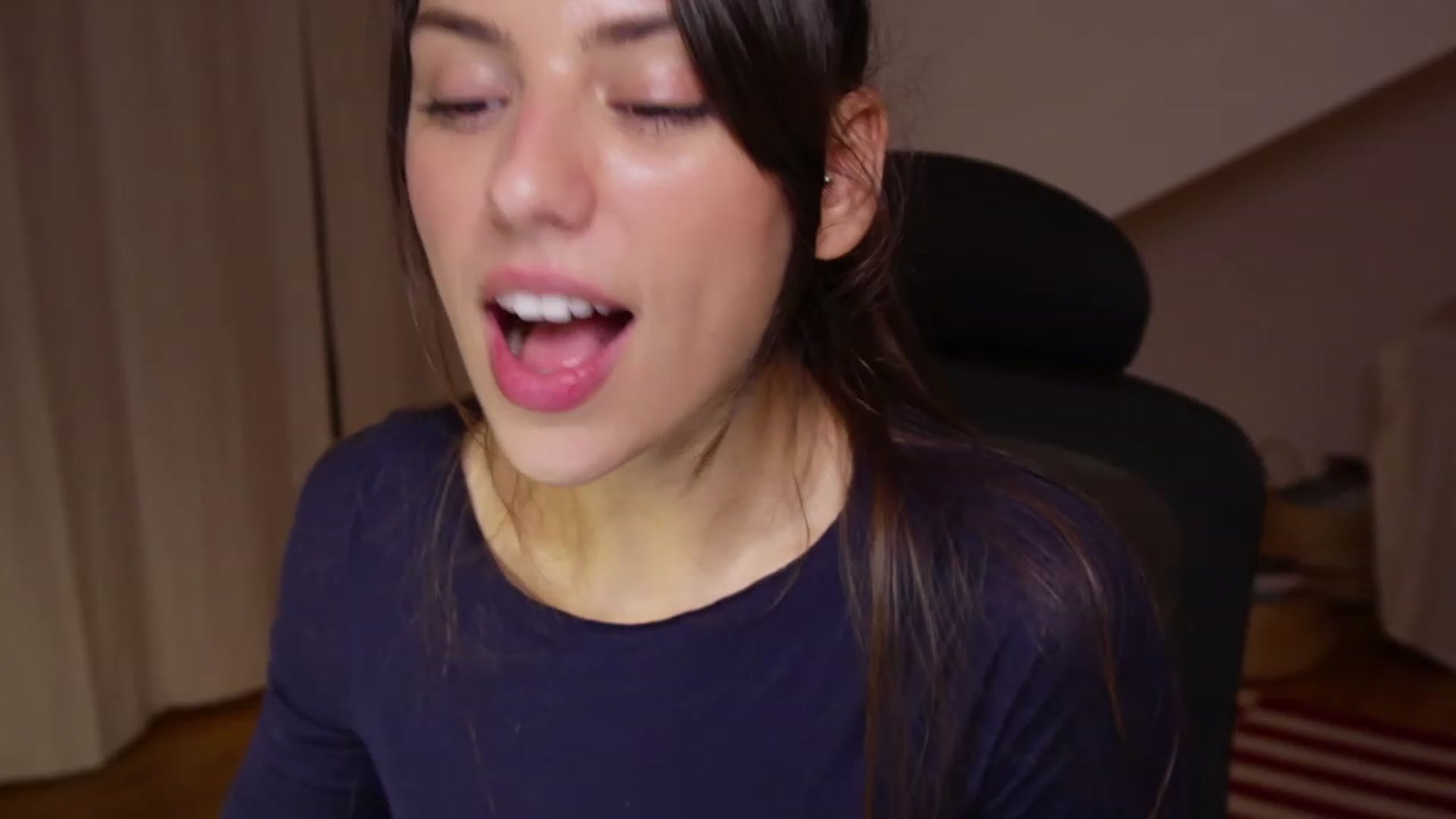 Gallery image thumbnail from AlexaBlancOh's myfreecams stream on, 11/17/2022, 09:59 image 19 of 20