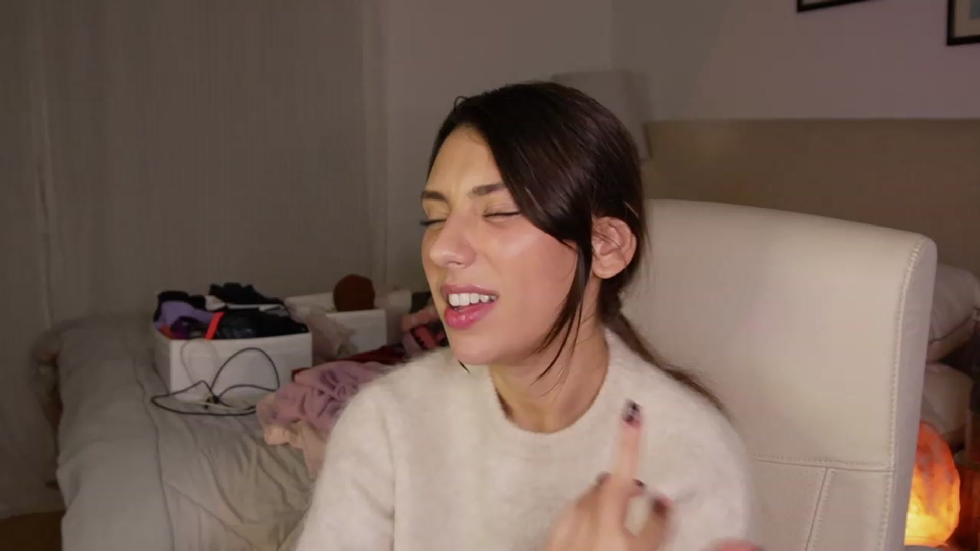 Gallery image thumbnail from AlexaBlancOh's myfreecams stream on, 11/19/2022, 05:30 image 4 of 20