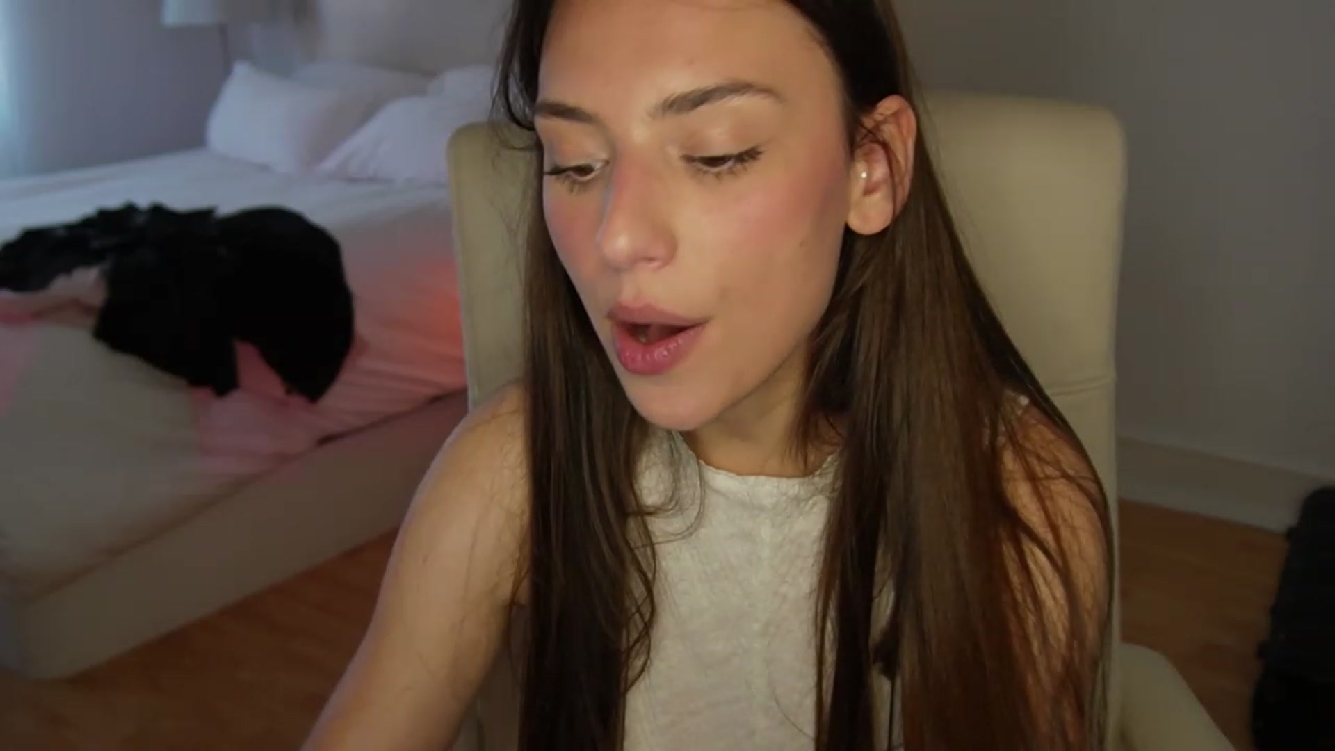Gallery image thumbnail from AlexaBlancOh's myfreecams stream on, 04/19/2023, 07:33 image 14 of 20