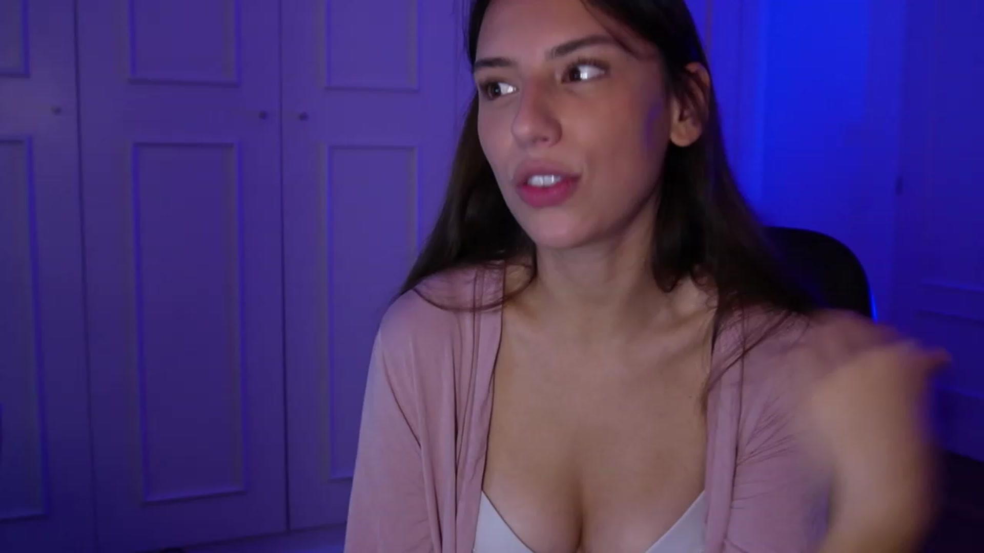 Gallery image thumbnail from AlexaBlancOh's myfreecams stream on, 11/17/2023, 09:27 image 2 of 20