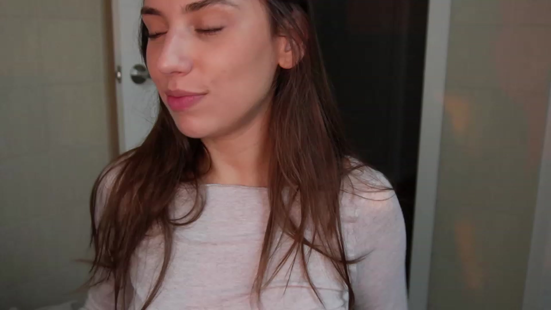 Gallery image thumbnail from AlexaBlancOh's myfreecams stream on, 12/03/2023, 09:25 image 6 of 20