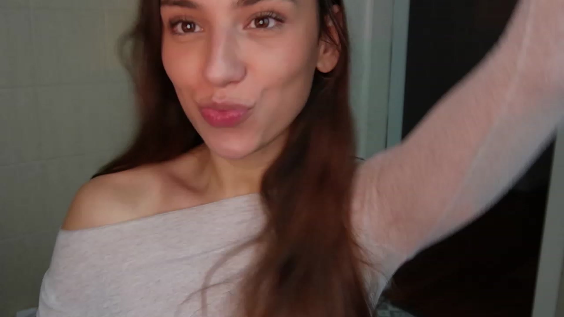 Gallery image thumbnail from AlexaBlancOh's myfreecams stream on, 12/03/2023, 09:25 image 11 of 20