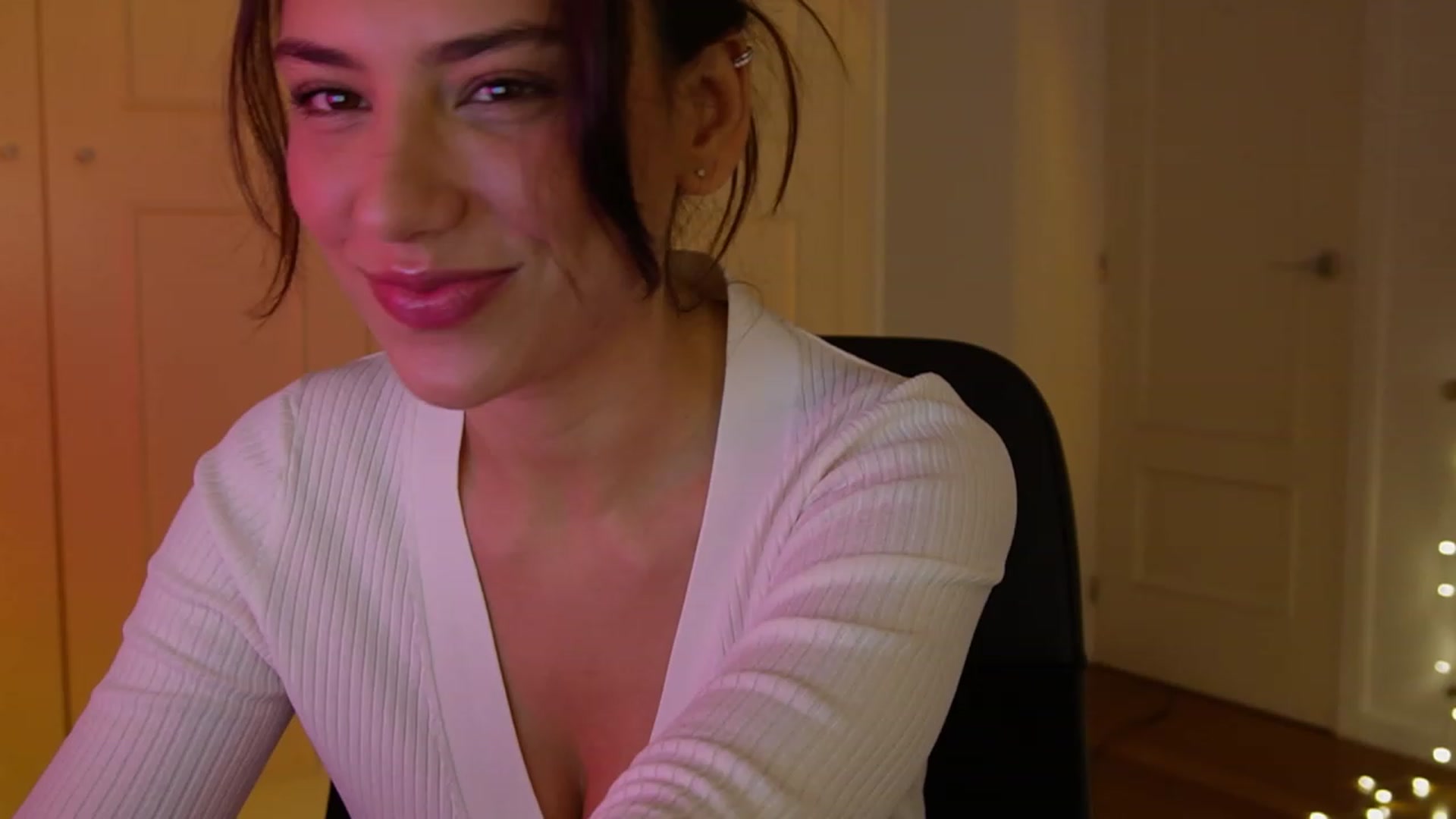 Gallery image thumbnail from AlexaBlancOh's myfreecams stream on, 01/03/2024, 08:33 image 2 of 20
