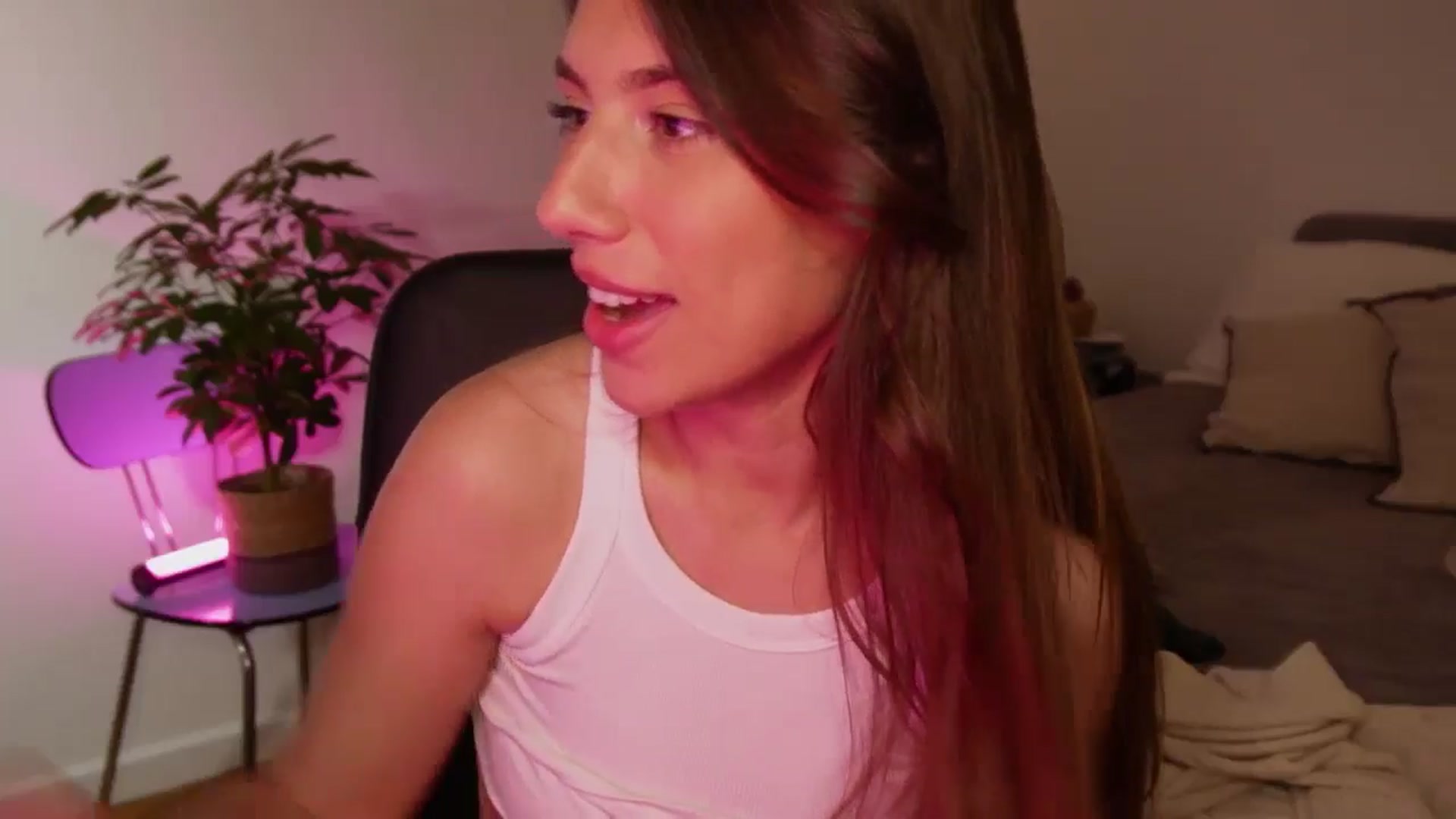 Gallery image thumbnail from AlexaBlancOh's myfreecams stream on, 05/08/2024, 05:46 image 15 of 20