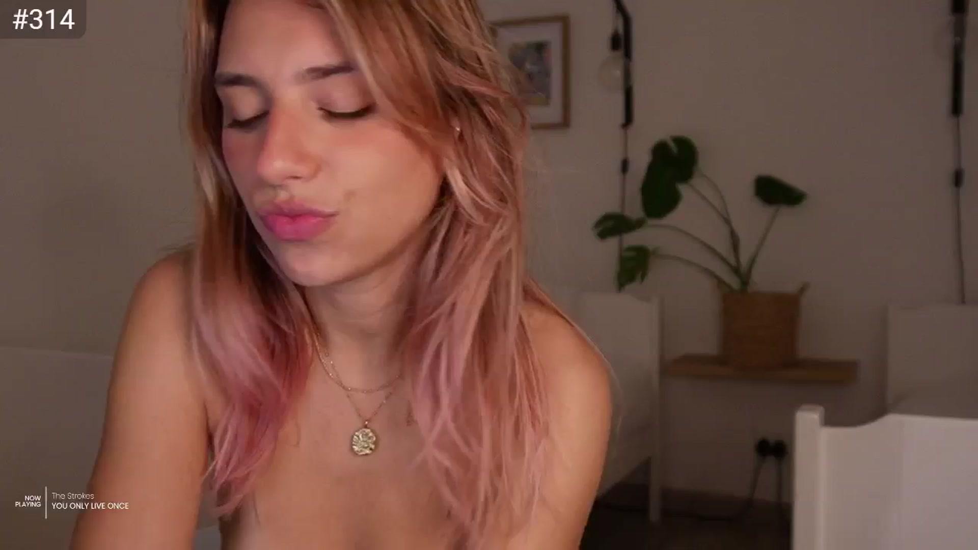 Gallery image thumbnail from AlexaBlancOh's myfreecams stream on, 08/29/2025, 06:32 image 18 of 20