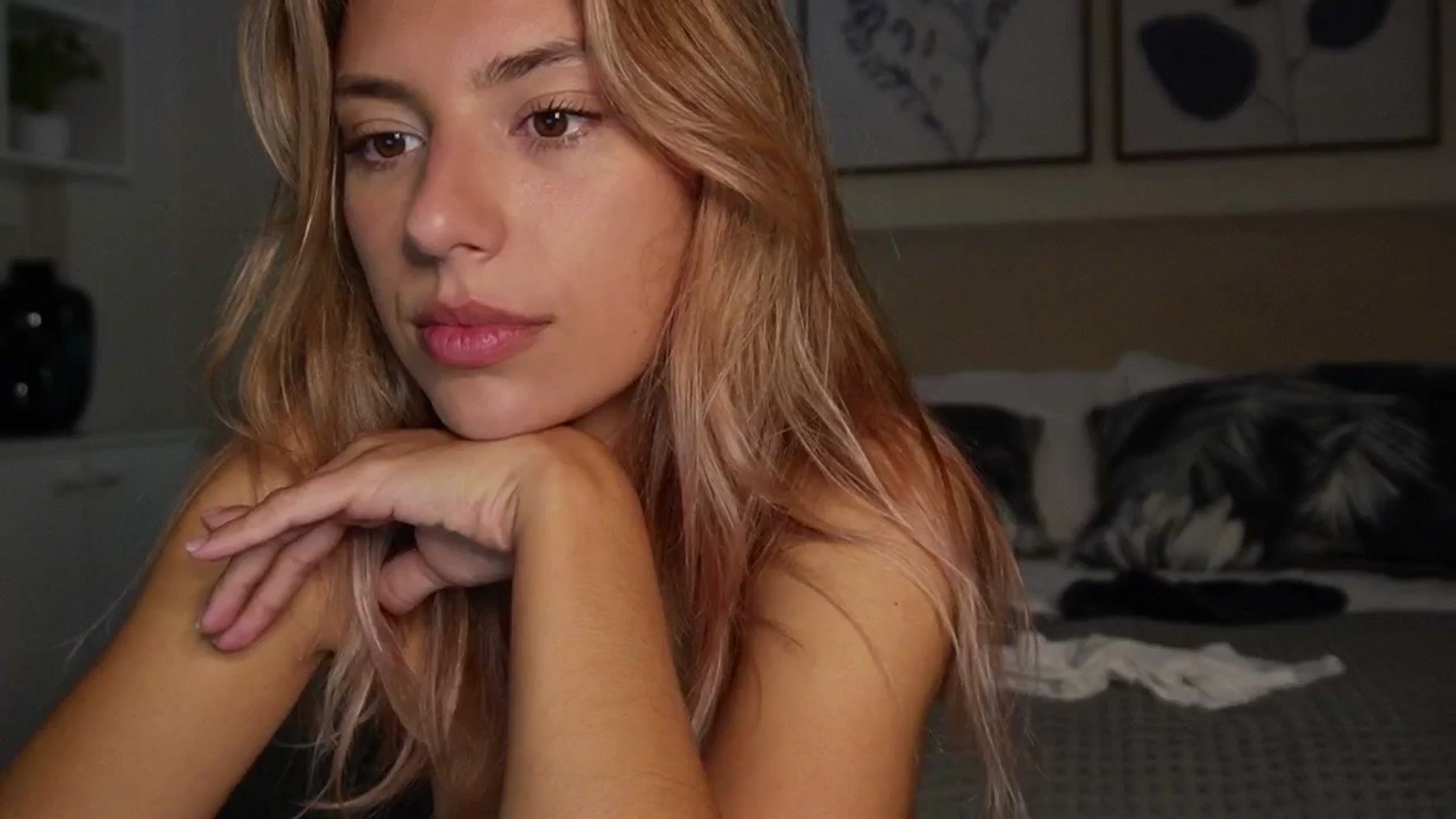 Gallery image thumbnail from AlexaBlancOh's myfreecams stream on, 09/02/2025, 07:19 image 9 of 20