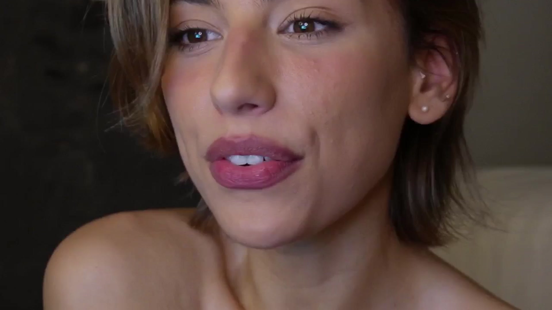 Gallery image thumbnail from AlexaBlancOh's myfreecams stream on, 01/15/2026, 20:17 image 6 of 20