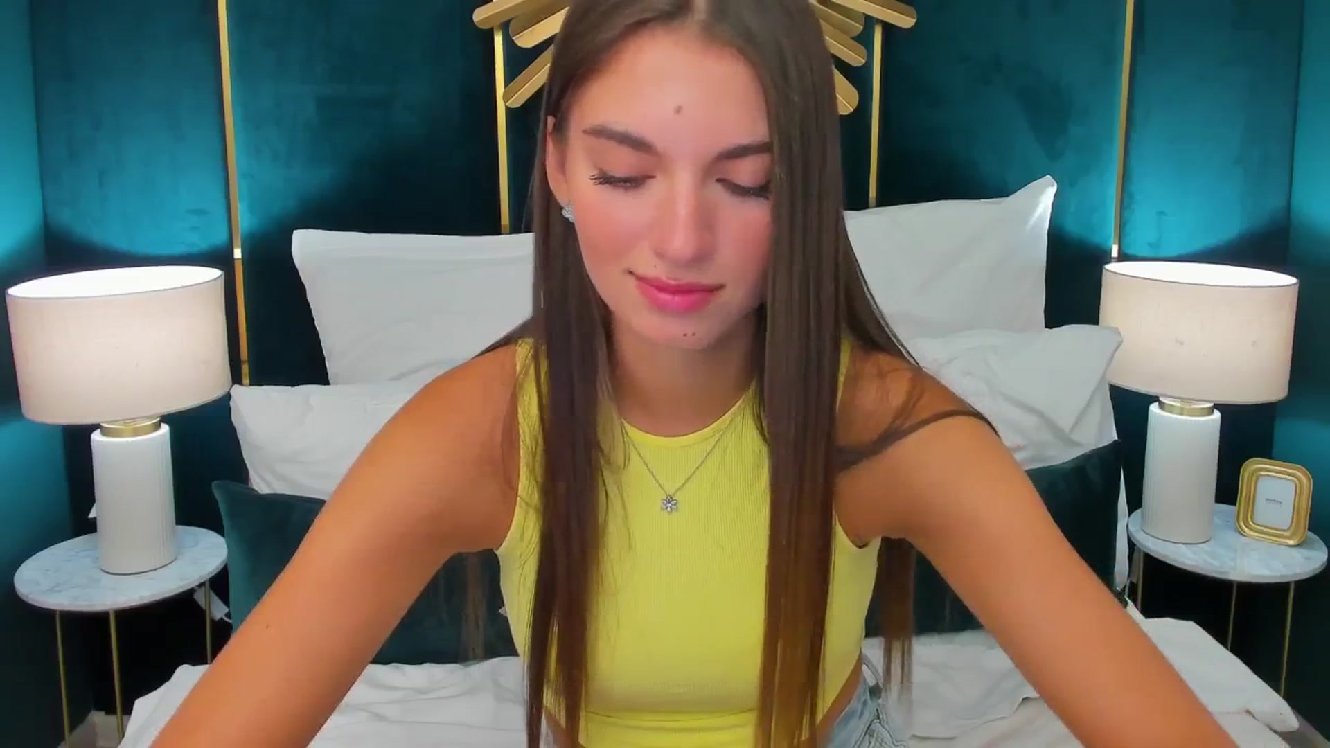 Gallery image thumbnail from AlexaG's myfreecams stream on, 07/19/2025, 10:32 image 20 of 20