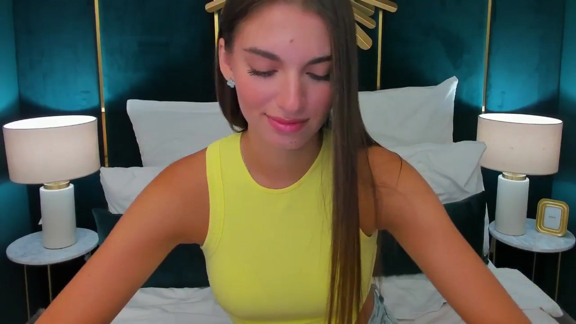 Gallery image thumbnail from AlexaG's myfreecams stream on, 07/19/2025, 10:32 image 3 of 20