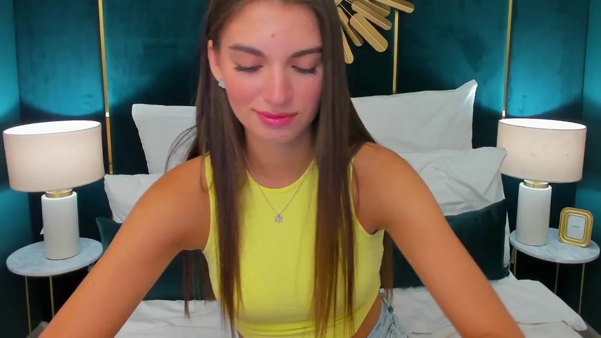 Gallery image thumbnail from AlexaG's myfreecams stream on, 07/19/2025, 10:32 image 7 of 20