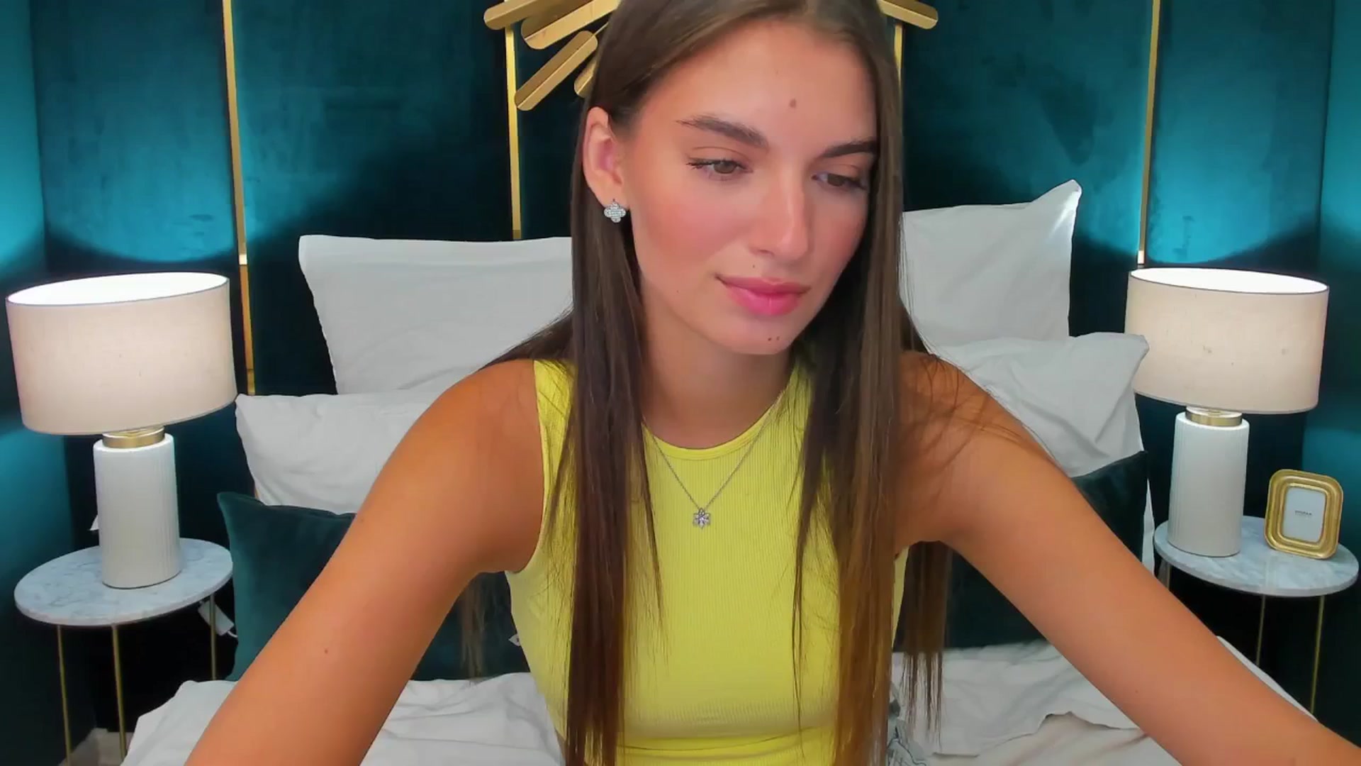 Gallery image thumbnail from AlexaG's myfreecams stream on, 07/19/2025, 11:41 image 1 of 20