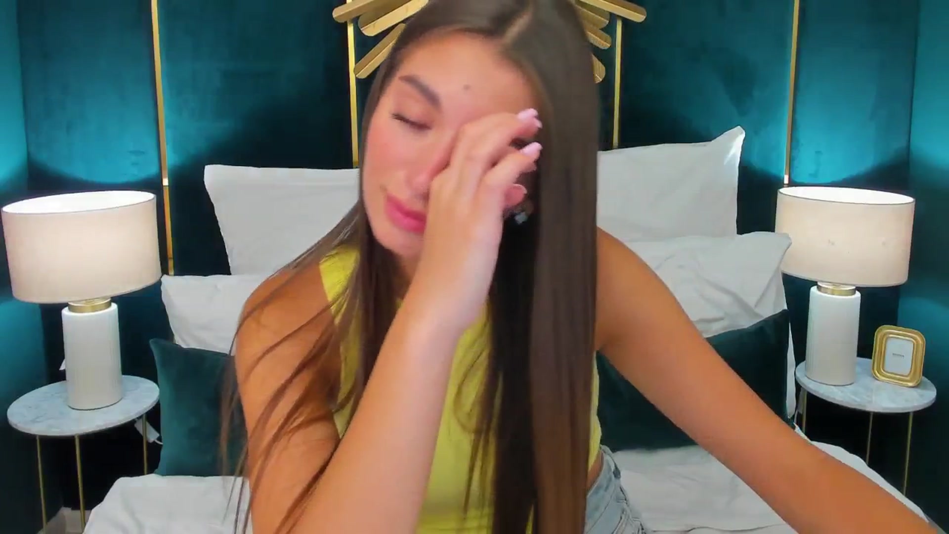 Gallery image thumbnail from AlexaG's myfreecams stream on, 07/19/2025, 11:41 image 15 of 20