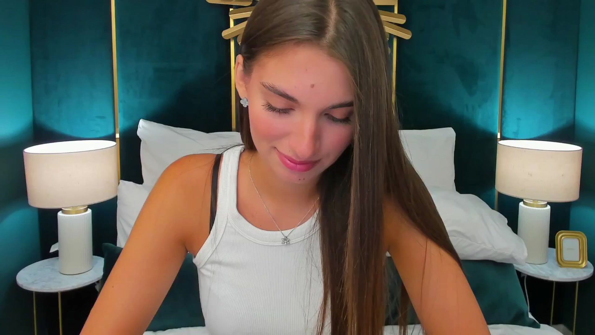 Gallery image thumbnail from AlexaG's myfreecams stream on, 07/22/2025, 10:21 image 15 of 20