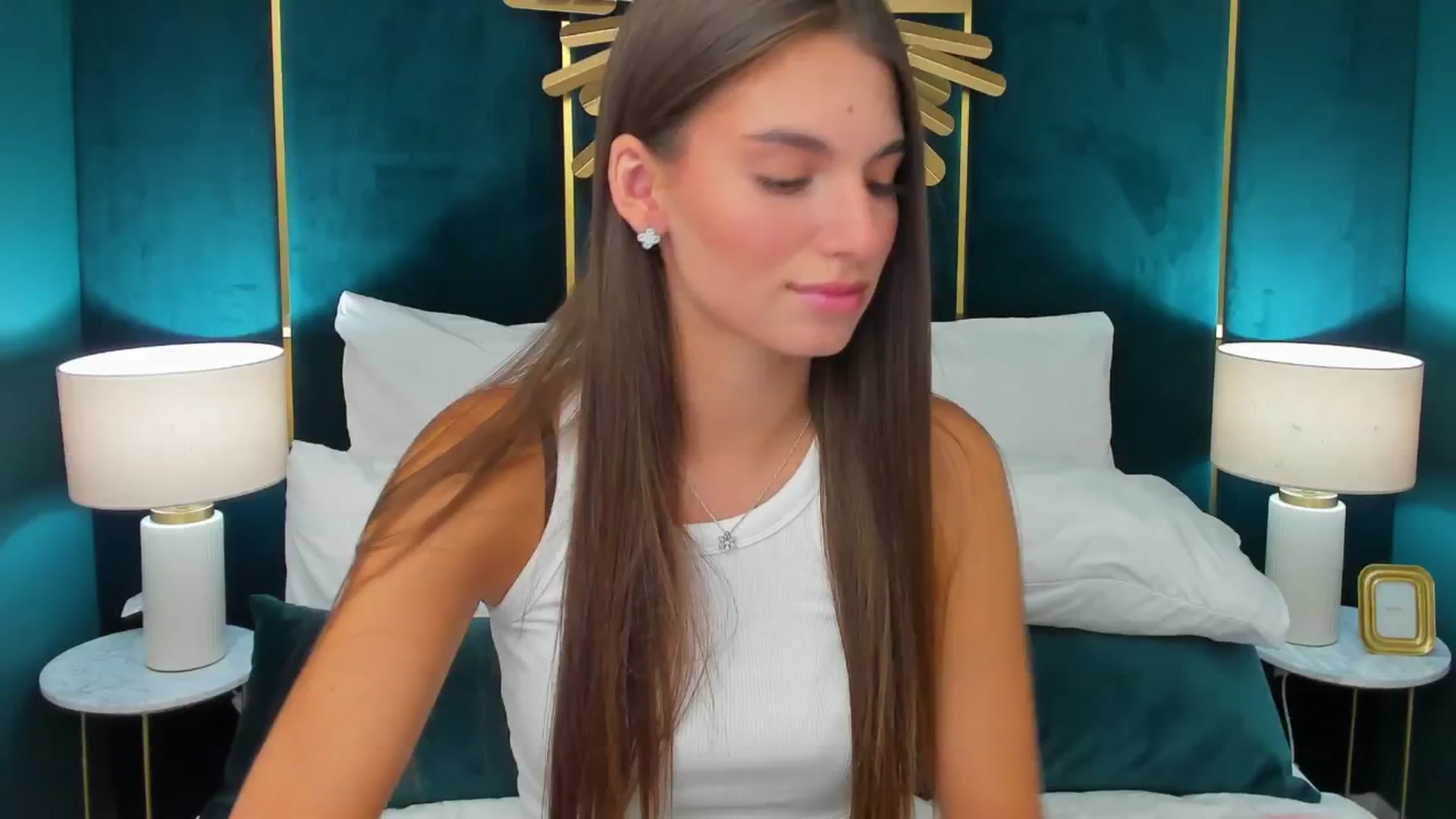 Gallery image thumbnail from AlexaG's myfreecams stream on, 07/22/2025, 10:21 image 16 of 20