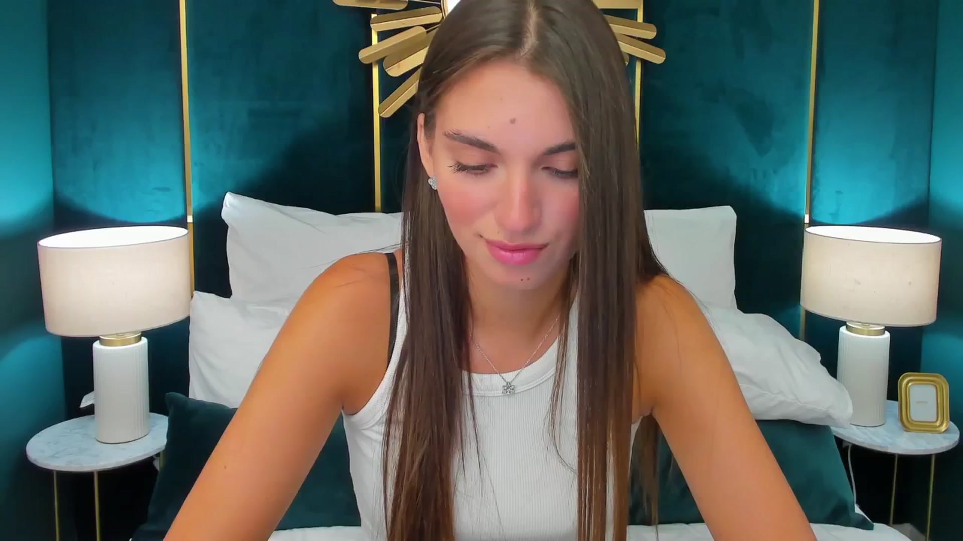 Gallery image thumbnail from AlexaG's myfreecams stream on, 07/22/2025, 10:21 image 19 of 20