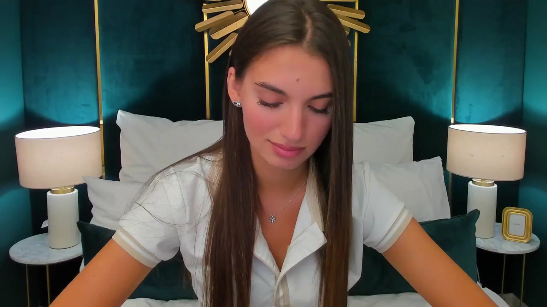 Gallery image thumbnail from AlexaG's myfreecams stream on, 07/25/2025, 09:51 image 11 of 20