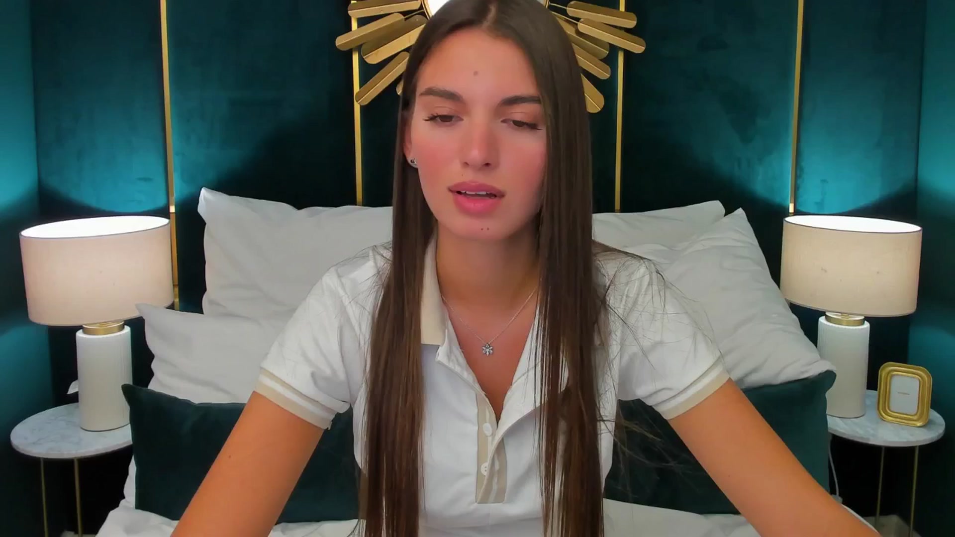 Gallery image thumbnail from AlexaG's myfreecams stream on, 07/25/2025, 10:39 image 17 of 20
