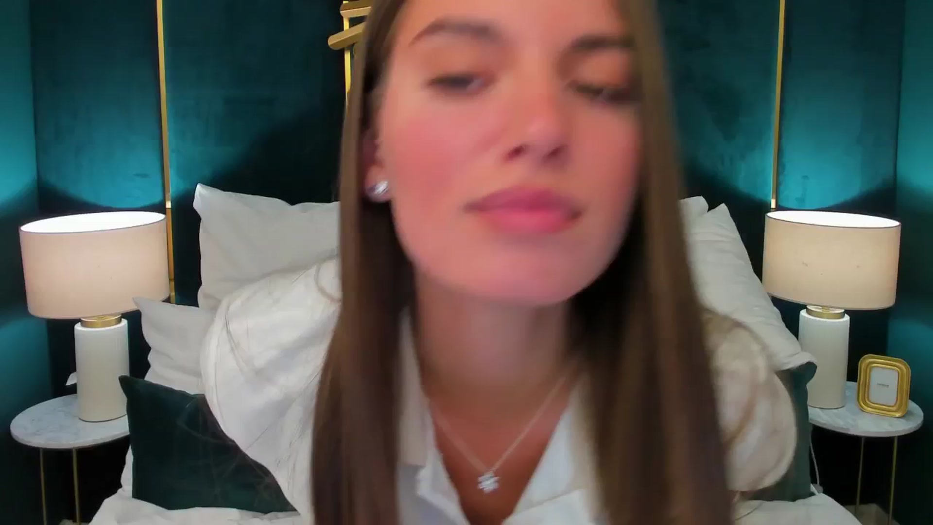 Gallery image thumbnail from AlexaG's myfreecams stream on, 07/25/2025, 10:39 image 16 of 20
