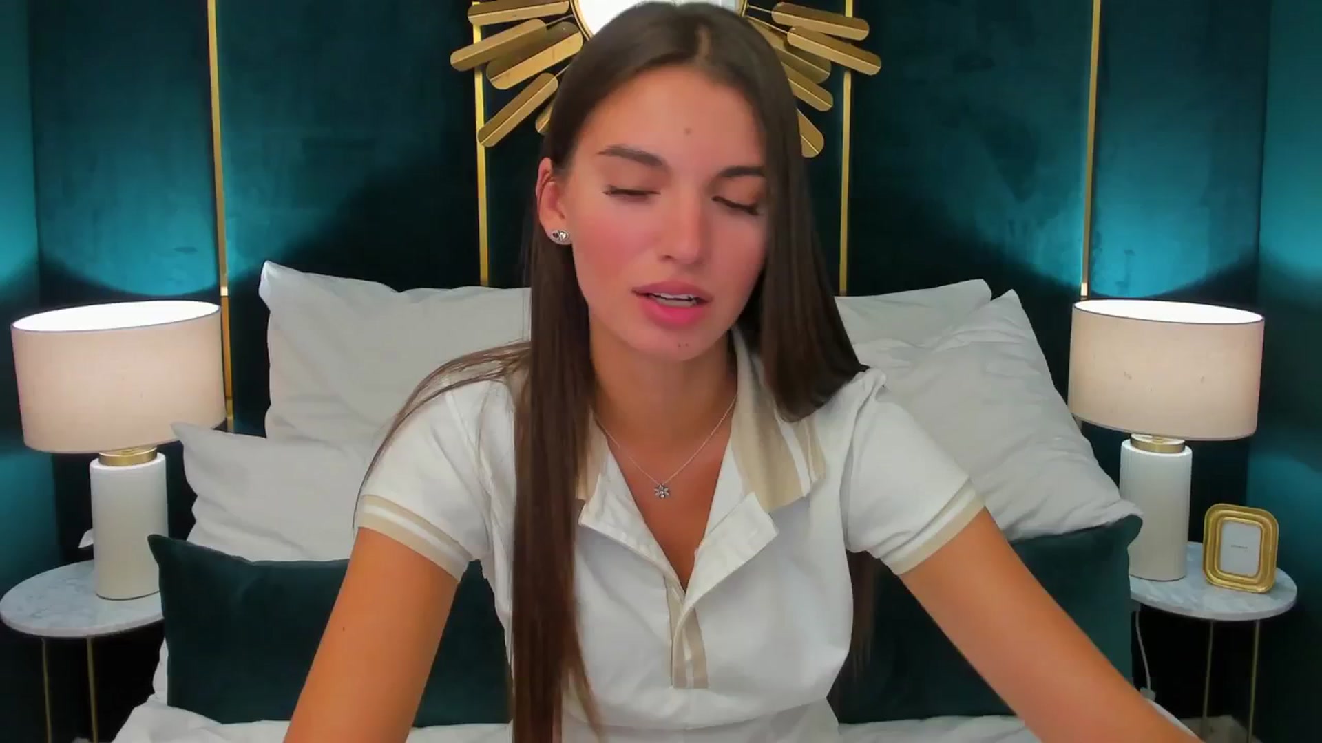 Gallery image thumbnail from AlexaG's myfreecams stream on, 07/25/2025, 10:39 image 9 of 20