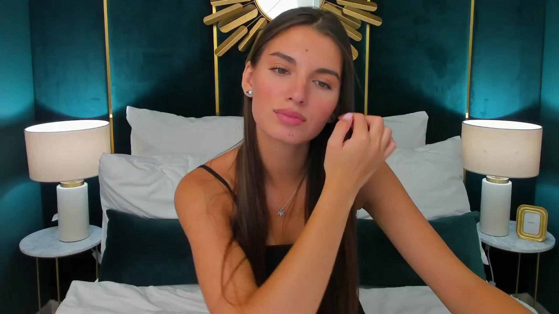 Gallery image thumbnail from AlexaG's myfreecams stream on, 07/26/2025, 11:38 image 9 of 20