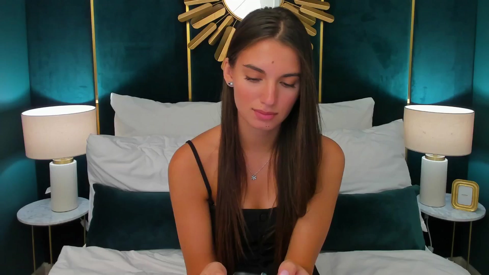 Gallery image thumbnail from AlexaG's myfreecams stream on, 07/26/2025, 11:38 image 6 of 20