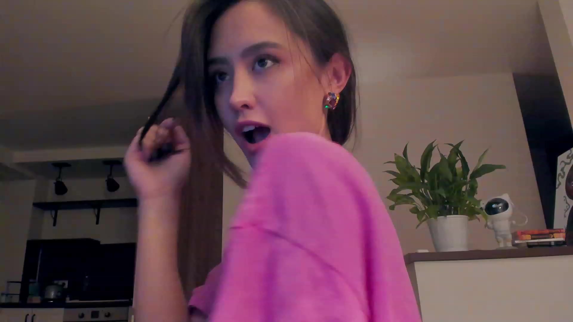 Gallery image thumbnail from AlexaGirl1's myfreecams stream on, 12/05/2022, 18:11 image 9 of 20