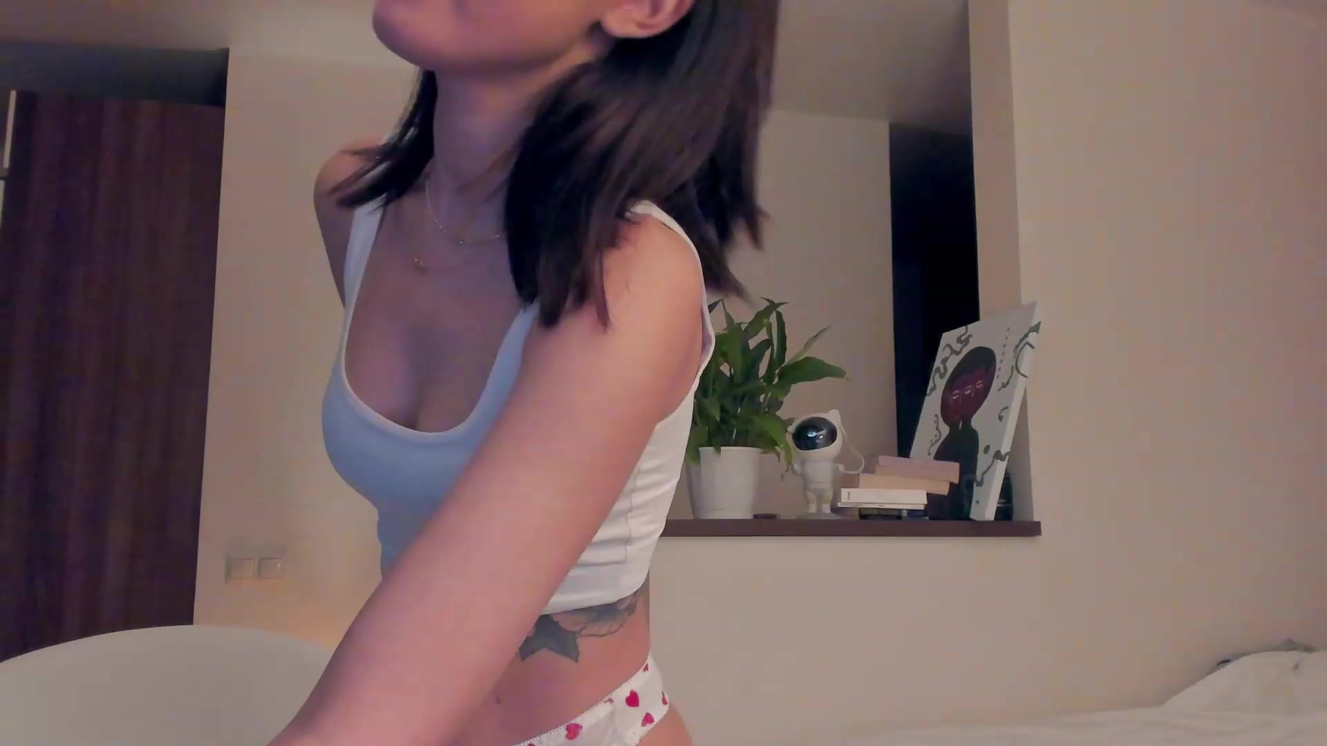 Gallery image thumbnail from AlexaGirl1's myfreecams stream on, 12/19/2022, 18:37 image 14 of 20